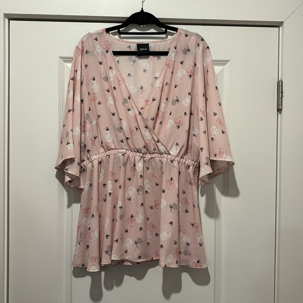 torrid Pale Pink Floral Wrap Peplum Top - Picture 3 of 10